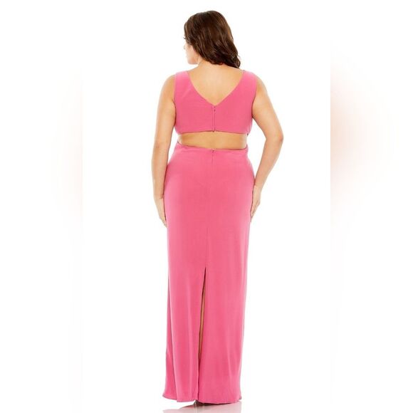 NWT Mac DuggalPlus Size Sleeveless V-Neck Cutout Back Gown - BLACK - Picture 7 of 7